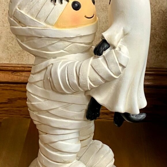 Halloween Mummy Holding Ghost Cat Figurine - Picture 5 of 5